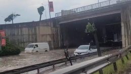 Kocaeli’de aniden bastıran sağanak hayatı felç etti