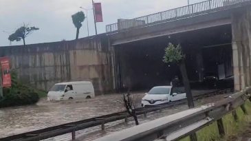 Kocaeli’de aniden bastıran sağanak hayatı felç etti