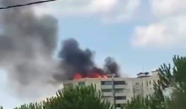 Kocaeli’de korkutan yangın: Binanın çatısı alev alev yandı