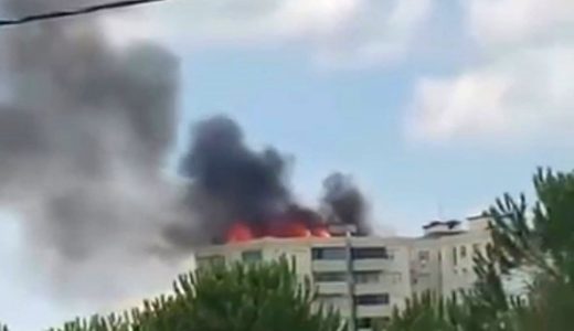 Kocaeli’de korkutan yangın: Binanın çatısı alev alev yandı
