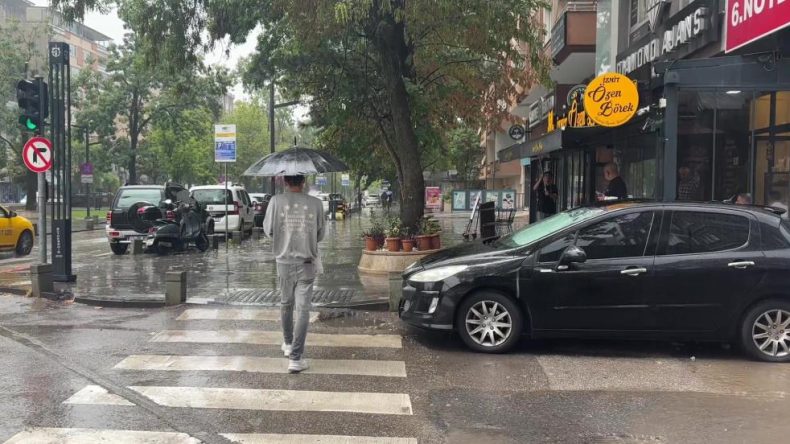 Kocaeli’de ani sağanak kabusu: Gün ortasında hayat durma noktasına geldi