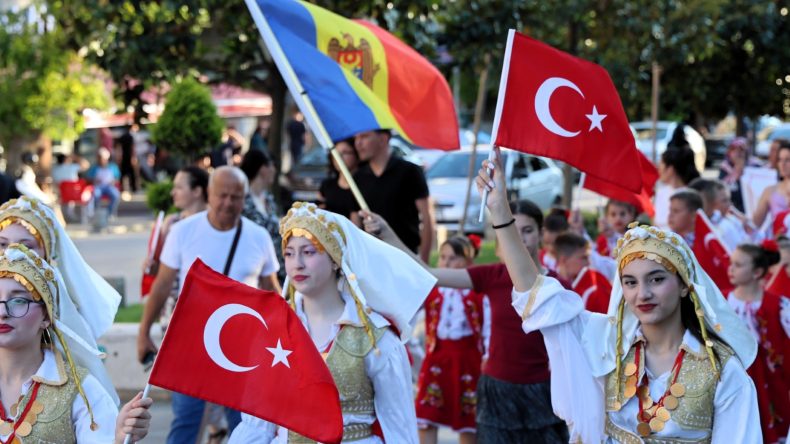 Kocaeli’de kültür şöleni: Uluslararası Balkan Festivali sahne aldı