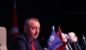 Başkan Büyükakın muhalefete sert çıktı: “Suç olduğunu düşünüyorsanız mahkemeye verin”