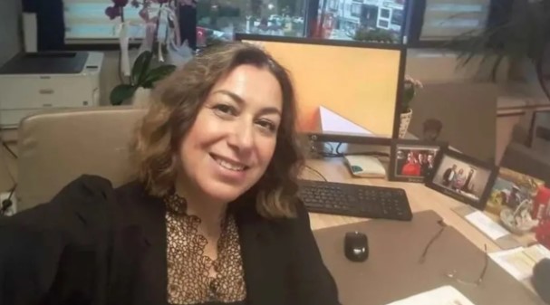 İzmit Belediyesi eski özel kalem müdürü Duygu Çetiner gözaltına alındı