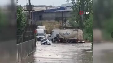 Kocaeli’yi fena vurdu: Araçlar mahsur kaldı