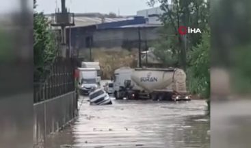 Kocaeli’yi fena vurdu: Araçlar mahsur kaldı