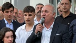 CHP İl Başkanı Arcan, Başkan Hürriyet’in oğlu Aras ile sahneye çıktı vatandaşlara seslendi