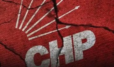 CHP’de toplu istifa; Yeni Parti rozeti takılacak
