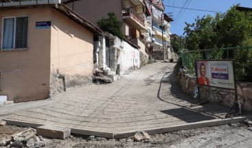 İzmit Kanlıbağ Sokak’ta beton yol yenileniyor