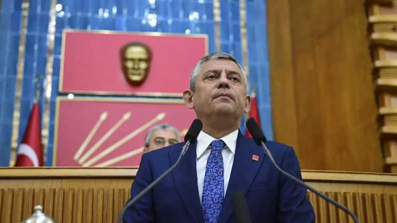 Özgür Özel’den CHP’ye veda ve yeni parti hamlesi: Siyasette kartlar yeniden dağıtılıyor