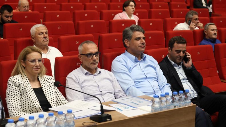 Belediye Meclisinde ihale ve reklam gerginliği: “Yasal bir sıkıntı varsa mahkemeye gidin!”