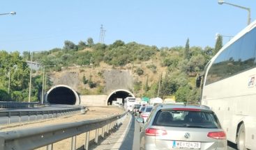 Kocaeli’de iki otomobil çarpıştı