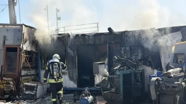 Kocaeli sanayi bölgesinde yangın: Geri dönüşüm tesisinde alevler küle çevirdi