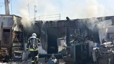Kocaeli sanayi bölgesinde yangın: Geri dönüşüm tesisinde alevler küle çevirdi