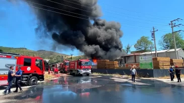 Kocaeli’de korku dolu saatler: Boya fabrikasında dev yangın