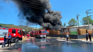 Kocaeli’de korku dolu saatler: Boya fabrikasında dev yangın