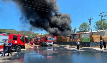 Kocaeli’de korku dolu saatler: Boya fabrikasında dev yangın