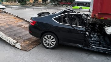 Kocaeli’de can pazarı! Baba oğul tırın altına girdi