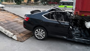 Kocaeli’de can pazarı! Baba oğul tırın altına girdi