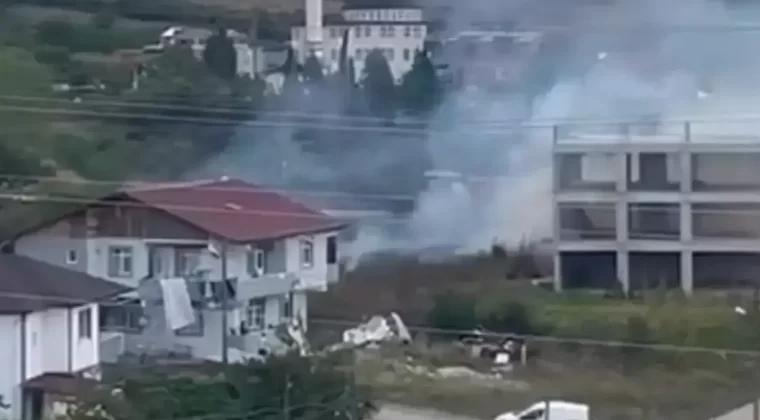 Kocaeli’de korkunç yangın! Evin bahçesi alev aldı
