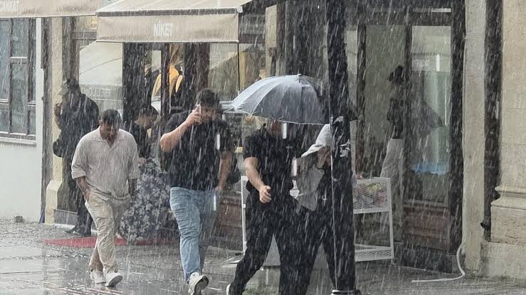 Valilikten alarm! Sağanak ve fırtına geliyor, sıcaklıklar düşüyor