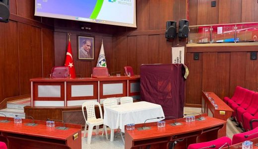 İzmit Belediye Meclisi’nde seçim alarmı: Başkanvekilliği için sandık hazır!