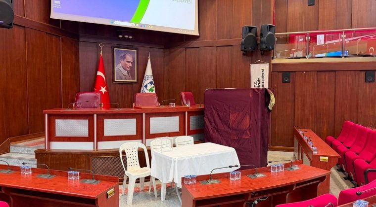 İzmit Belediye Meclisi’nde seçim alarmı: Başkanvekilliği için sandık hazır!