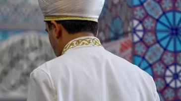 Cami imamı ”İçine cin girmiş” dedi, arkadaşının kızını istismar etti