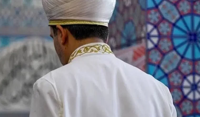 Cami imamı ”İçine cin girmiş” dedi, arkadaşının kızını istismar etti