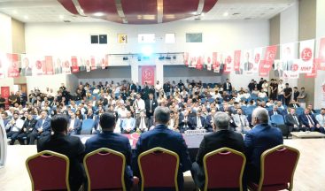 Saffet Sancaklı divan başkanı oldu, MHP Körfez’de kongre yaptı