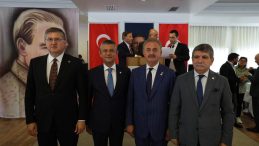 CHP’den ayrılan Kocaelili vekiller YENİ Parti rozetini taktı