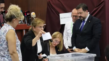 İzmit’te ilk tur oylama tamamlandı: İki adayda da fire var!