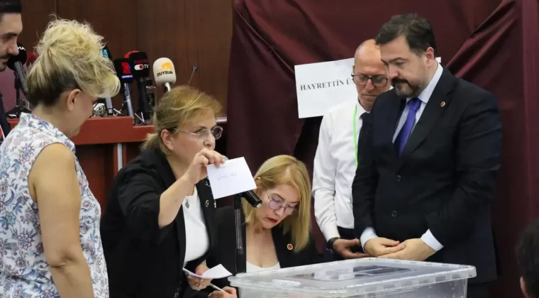 İzmit’te ilk tur oylama tamamlandı: İki adayda da fire var!