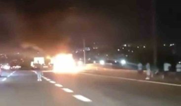 TEM Otoyolu Kocaeli geçişinde minibüs alev alev yandı