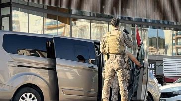 Kaçmaya çalışan şüpheli merdivenlerden düşerek yakalandı