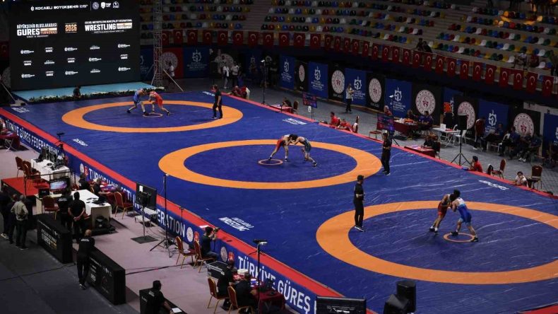 Uluslararası güreş turnuvasında Türk sporcular 27 madalya kazandı