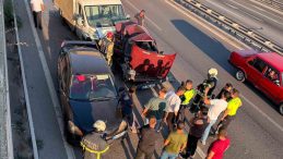 Kocaeli’de 3 araç zincirleme kazaya karıştı