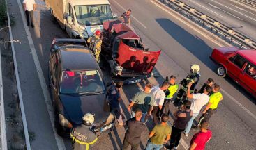 Kocaeli’de 3 araç zincirleme kazaya karıştı