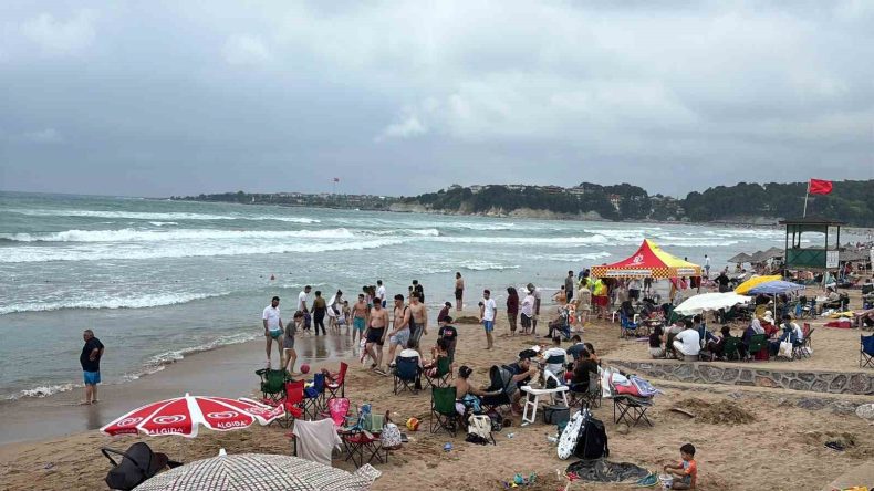 Ablasını kurtarmak için denize giren 19 yaşındaki genç hayatını kaybetti