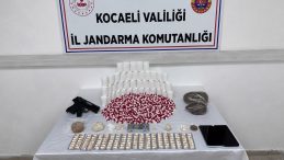 Jandarmadan torbacıya darbe: Gösterdiği her yerden uyuşturucu çıktı