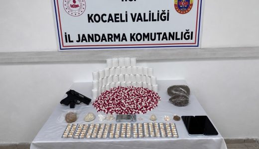 Jandarmadan torbacıya darbe: Gösterdiği her yerden uyuşturucu çıktı