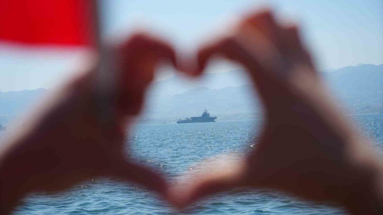 İzmit Körfezi’nde donanma coşkusu: “Size kurban olurum”
