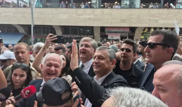 Özgür Özel Karamürsel’de esnafı ziyaret etti
