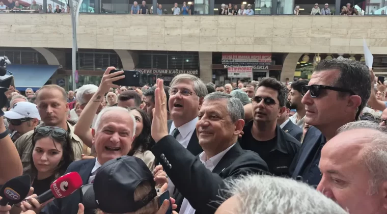 Özgür Özel Karamürsel’de esnafı ziyaret etti