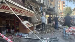 Kocaeli’de tadilat sırasında yıkım: 1 kişi mahsur kaldı, ustalar yaralandı!
