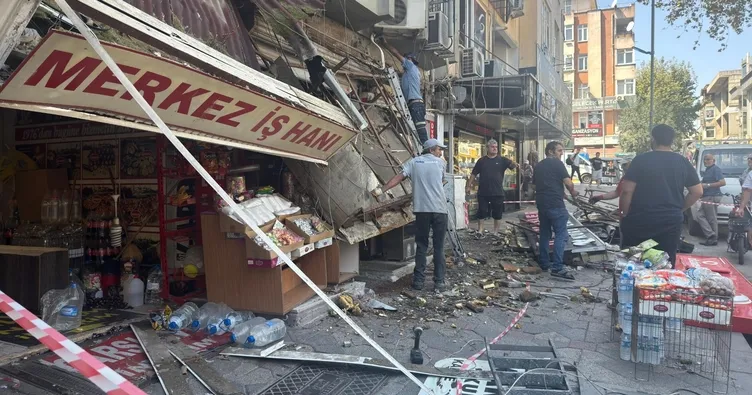 Kocaeli’de tadilat sırasında yıkım: 1 kişi mahsur kaldı, ustalar yaralandı!