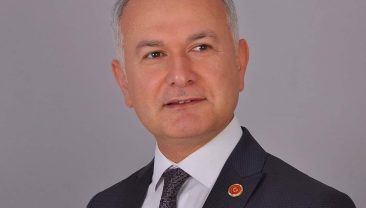 Karamürsel Belediye Başkanı Ahmet Çalık ve 14 meclis üyesi CHP’den istifa etti