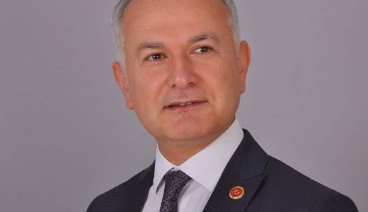 Karamürsel Belediye Başkanı Ahmet Çalık ve 14 meclis üyesi CHP’den istifa etti