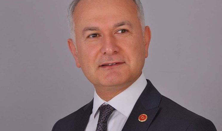 Karamürsel Belediye Başkanı Ahmet Çalık ve 14 meclis üyesi CHP’den istifa etti