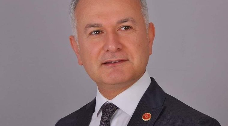 Karamürsel Belediye Başkanı Ahmet Çalık ve 14 meclis üyesi CHP’den istifa etti